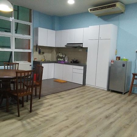 Xenia Homestay Kuching Eksteriør bilde
