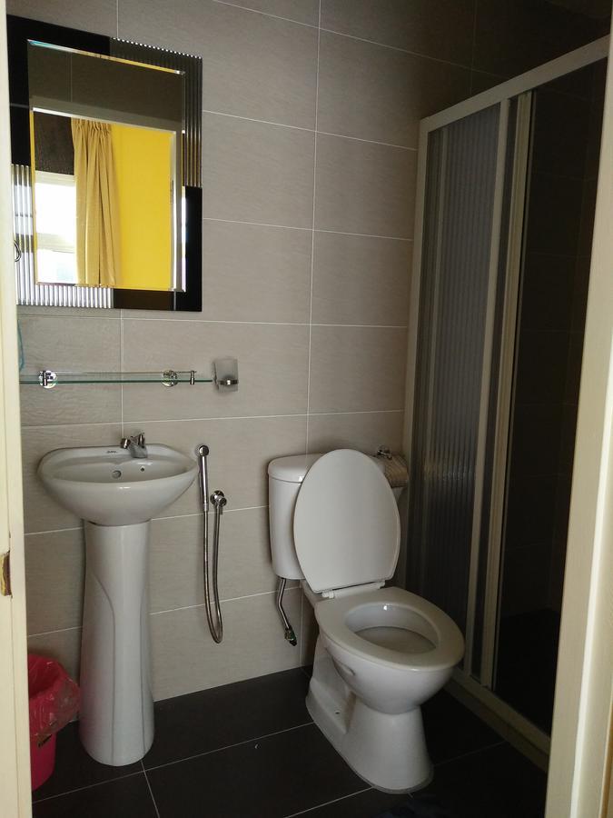 Xenia Homestay Kuching Eksteriør bilde